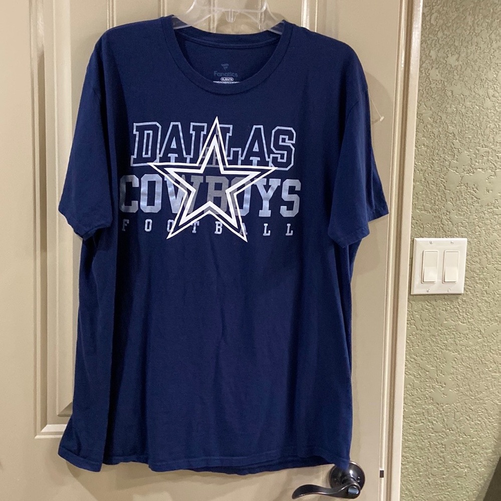 Crewneck in Dallas Cowboy Themed by Fanatics Brand. EUC!